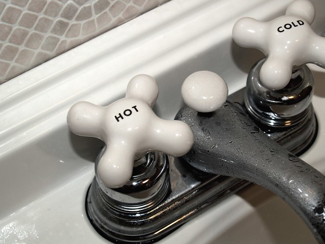 What is better: cleaning with cold water vs hot water